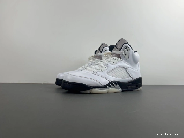 'WHITE AIR JORDAN DD0587-110 5 BLACK' RETRO 0727